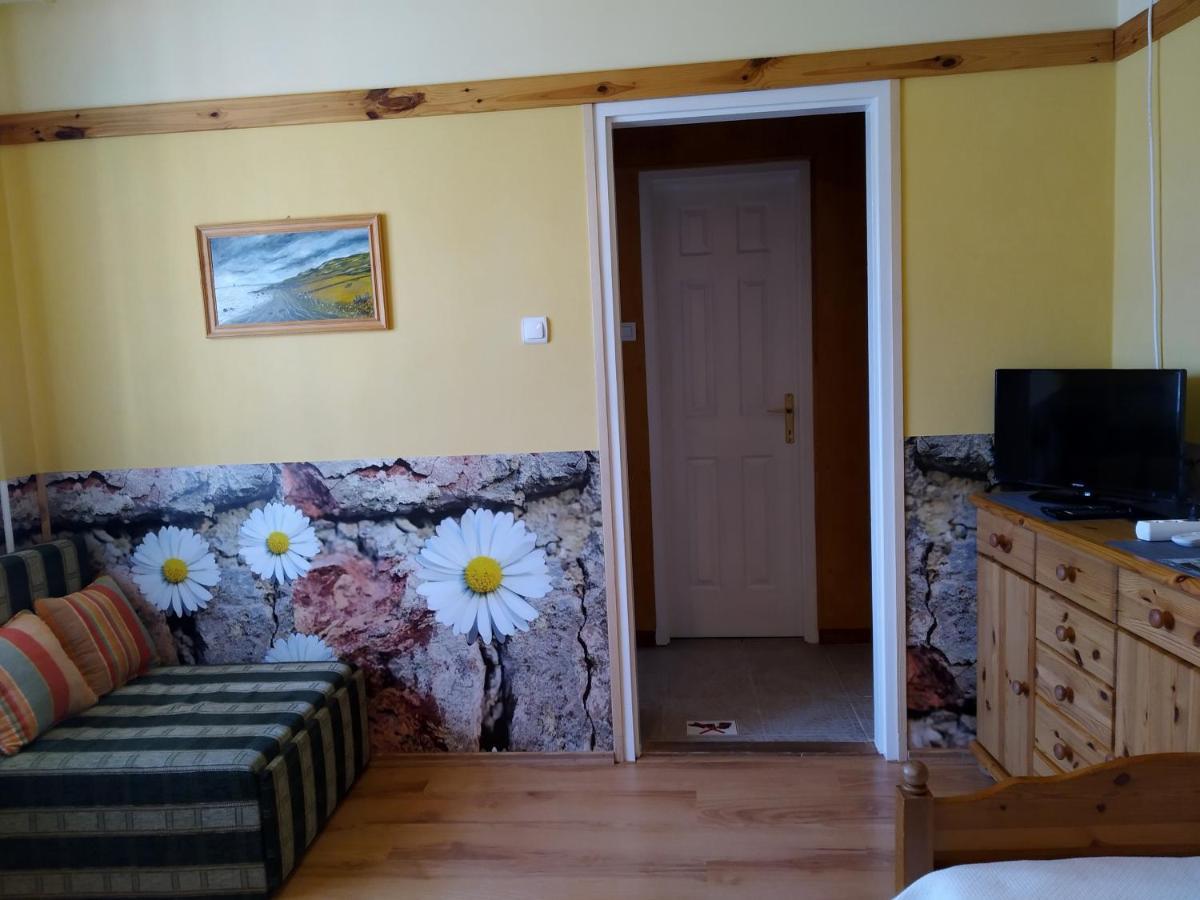 4 Evszak Apartman Gyula Exterior foto