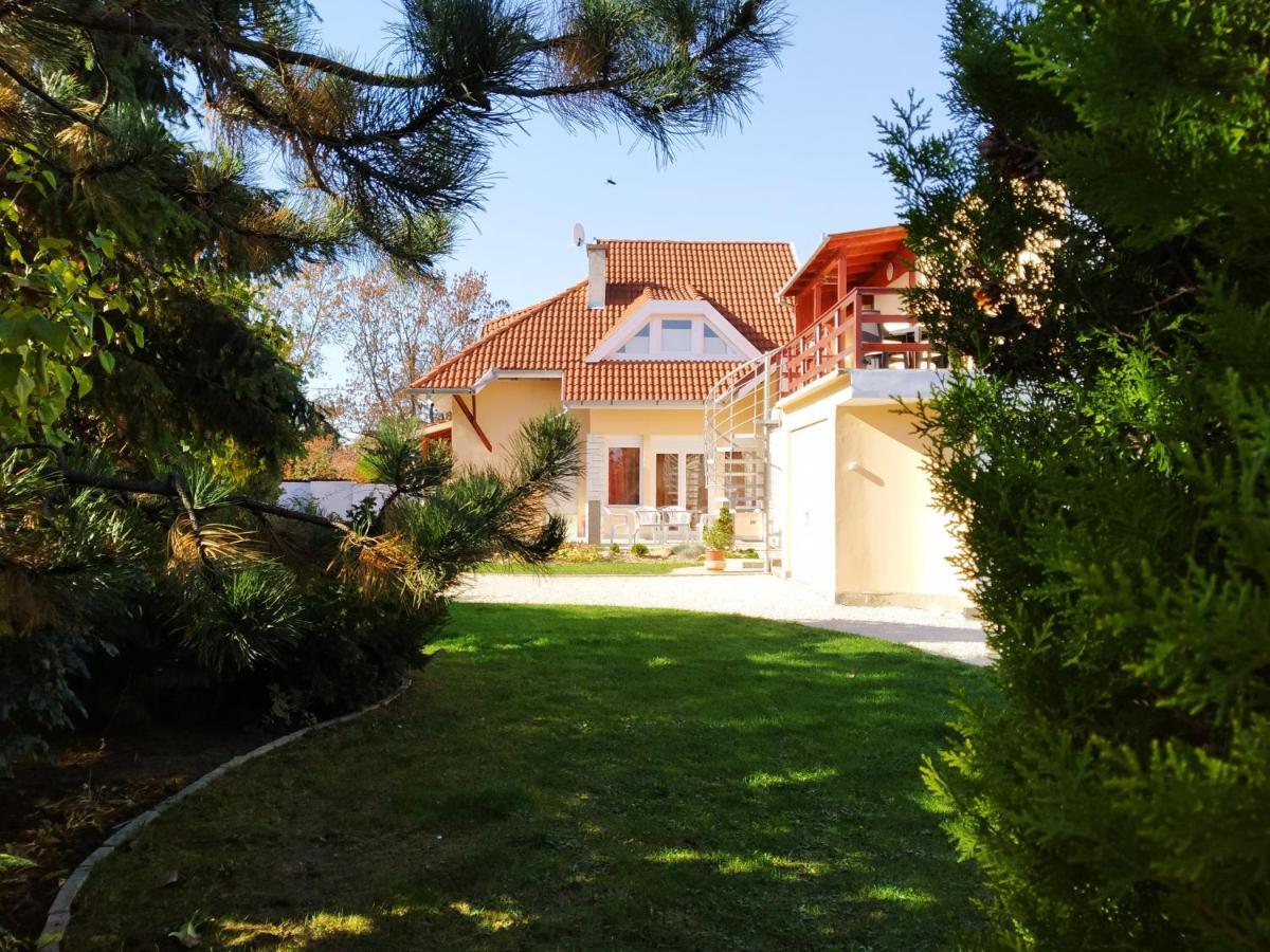 4 Evszak Apartman Gyula Exterior foto